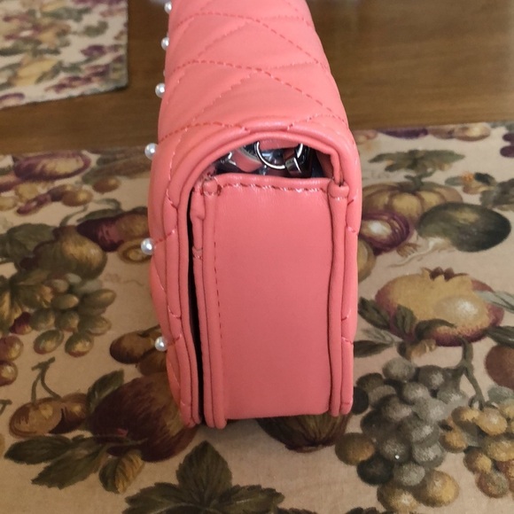 Badgley Mischka Diamond Quilted Crossbody with Pearls NWT - Picture 3 of 9